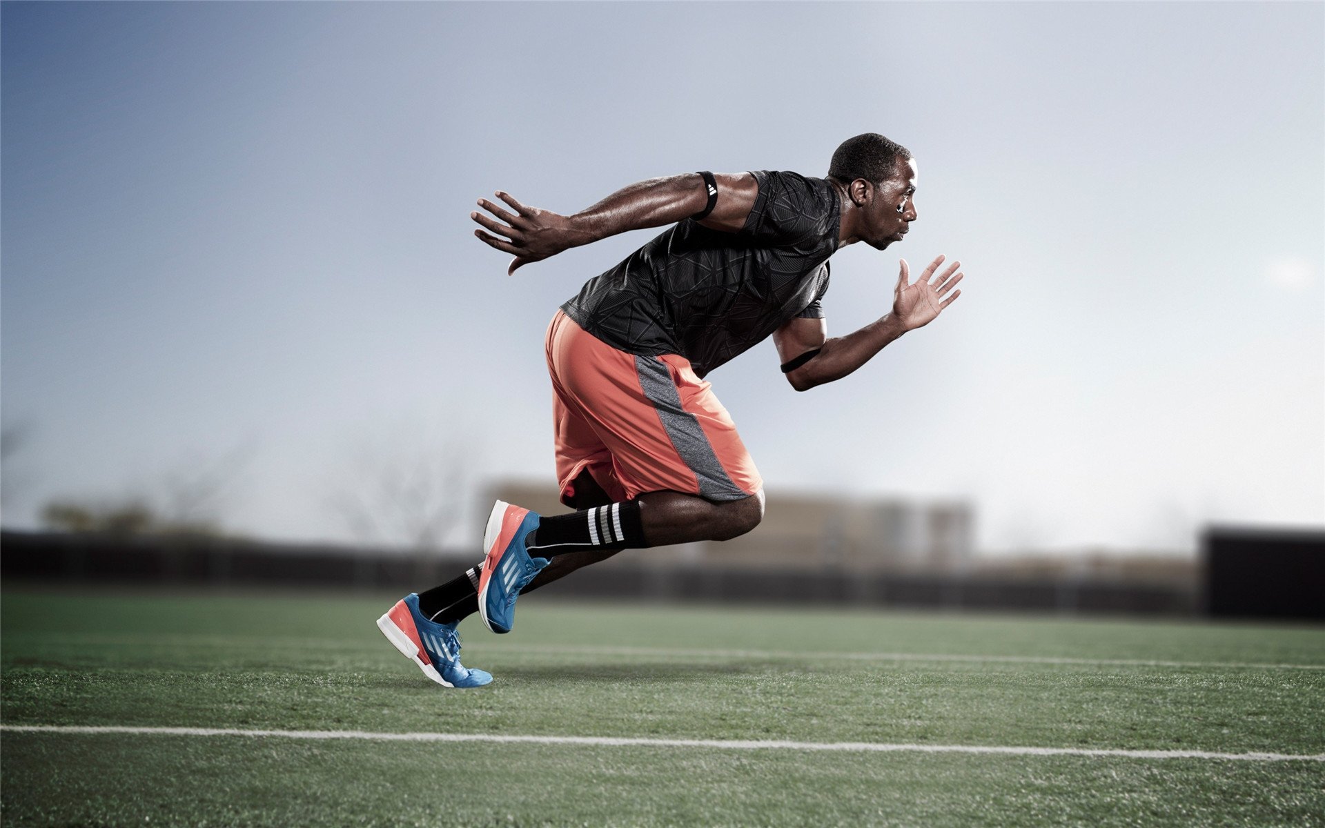 穆勒闪电双响击碎郁金香—哥伦比亚对阵荷兰，悬念在风中提前消散