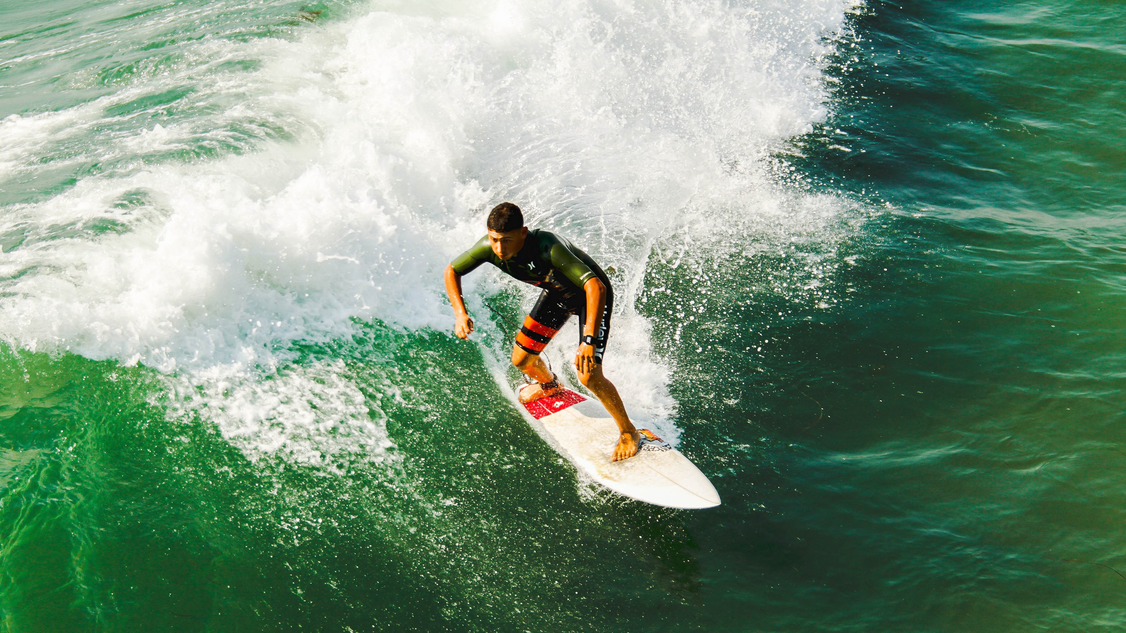赛道上的心跳,阿隆索点燃赛场,法拉利惊险击败索伯